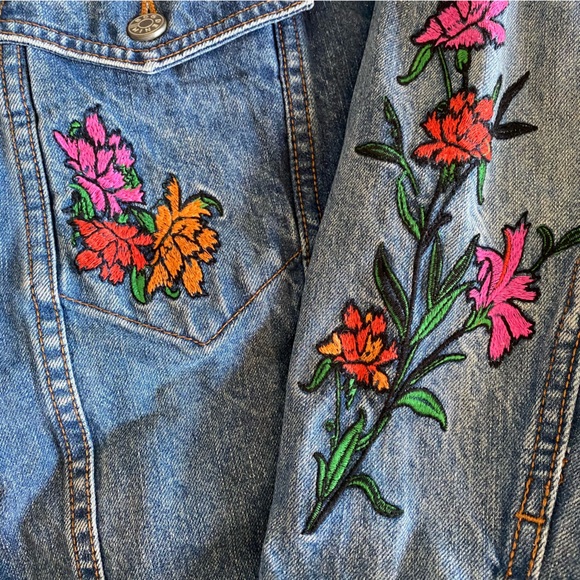 Urban Outifitters BDG embroidered denim jacket - Picture 5 of 6